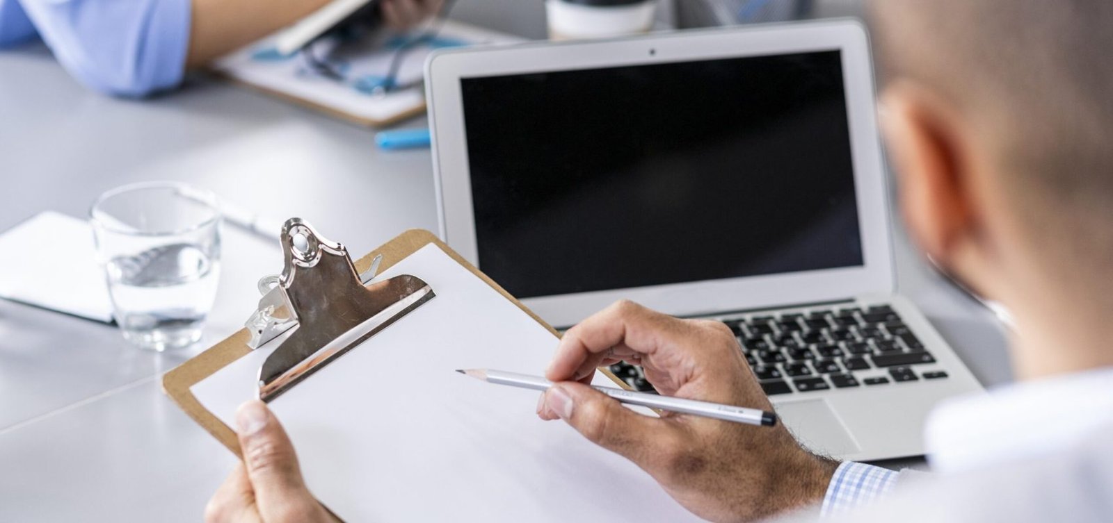 business-people-working-together